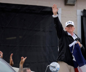 Trump tới Texas, siêu bão Harvey đạt mức mưa kỷ lục 132 cm