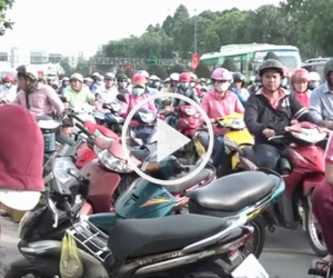 Video: Ùn tắc liên tục khi các ki ốt xả hàng trả mặt bằng cho Tân Sơn Nhất