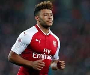 Oxlade-Chamberlain từ chối đầu quân cho Chelsea