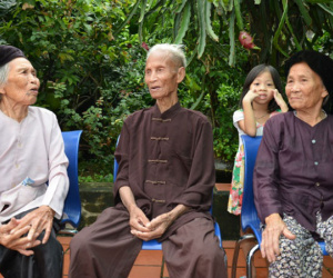 Bái phục ba anh em siêu thọ, siêu khỏe, 104 tuổi vẫn vác bê tông