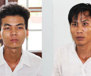 Gặp cướp khi dừng xe xem điện thoại bên đường