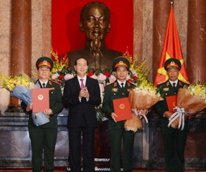 Chủ tịch nước trao quyết định thăng quân hàm 2 Thượng tướng