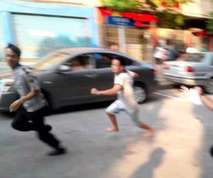 Nhóm "giang hồ nhí" chém gục đối thủ để dằn mặt