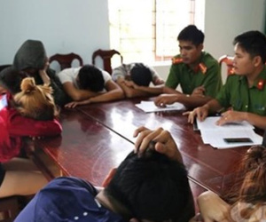 12 thanh niên rủ nhau thuê nhà nghỉ sử dụng ma túy