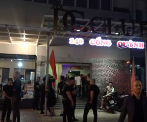 Công an đột kích quán bar sáng 2/9, dân chơi phi tang ma tuý