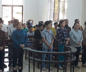 Nhóm 15 "quý bà" lãnh hơn 31 năm tù vì tội đánh bạc