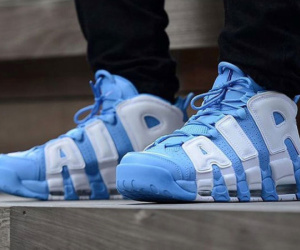 Những mẫu sneaker lên ngôi tuần qua