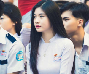 Con gái Việt vẫn xinh đẹp và dịu dàng nhất khi mặc áo dài trắng!