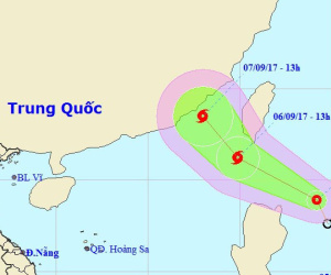Áp thấp vào Biển Đông, miền Trung mưa lớn
