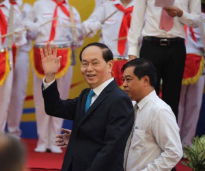 Chủ tịch nước Trần Đại Quang đánh trống khai giảng tại trường THCS Trưng Vương