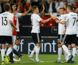 Đức tiến sát tấm vé dự World Cup bằng trận thắng 6 sao