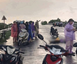 Hải Dương: Đôi nam nữ bị sét đánh khi đang đi xe máy, một người tử vong