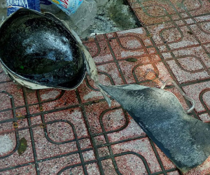 Nổ bình khí bơm bóng bay bán cho học sinh dịp khai giảng, một người bị thương