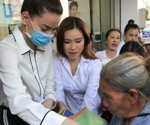 Hà Hồ bức xúc đáp trả khi bị chỉ trích vì đi từ thiện mà đeo khẩu trang