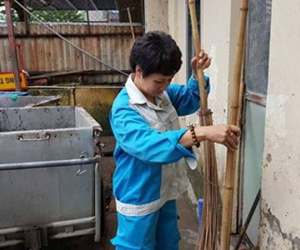 Người đàn ông quái gở khiến nữ lao công căm phẫn