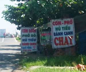 Quán "bụi" bán 6 dĩa cơm sườn 1,2 triệu đồng