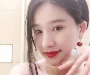 Hot girl Ivy khoe nhẫn kim cương khoảng 800 triệu đồng, rộ tin đồn yêu đại gia