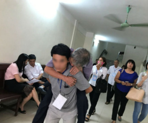 Tâm sự đầy day dứt, mặc cảm của con cháu cụ ông 79 tuổi bị phạt tù vì hiếp dâm bé gái