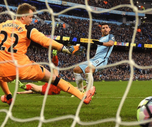 Vòng 4 Premier League: Kỷ lục khó tin chờ sao MU xô đổ