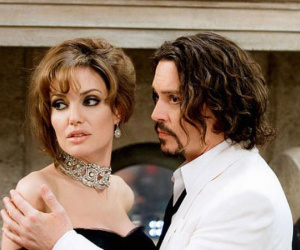 Angelina Jolie hẹn hò với Johnny Depp, còn Brad Pitt cũng đã có tình mới?