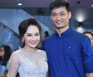 Bảo Thanh rạng rỡ bên chồng trên thảm đỏ VTV Awards 2017