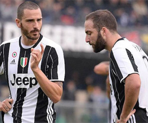 Higuain, Bonucci chia nhau ngôi "ông hoàng lương bổng" ở Serie A