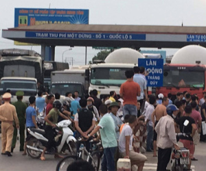 Video: Toàn cảnh quốc lộ 5 "tai tiếng" - nơi dân trả tiền lẻ qua trạm BOT