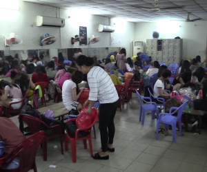 Đột kích quán karaoke có tiếp viên mặc hở hang, dương tính ma tuý