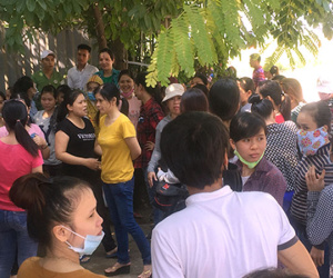 Công nhân đình công vì nghỉ ốm bị trừ tiền bảo hiểm
