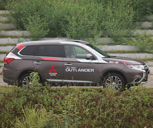 Mitsubishi Outlander giảm giá còn 750 triệu xả hàng tồn