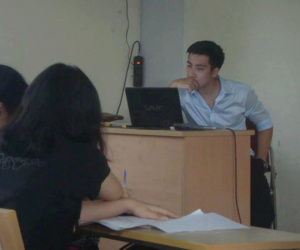Sinh viên tiết lộ về thầy giáo điển trai bị chụp lén "gây bão" mạng