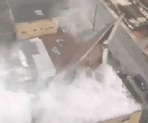 Video: Bão Irma "bóc" mái nhà ở Miami, Mỹ