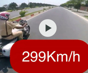 Lao xe máy "tốc độ bàn thờ 299km/h" để câu like?