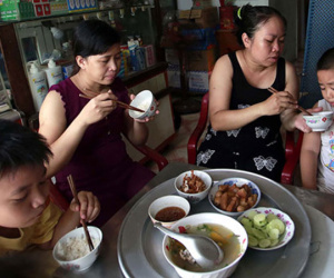 Lương công chức có đủ sống?