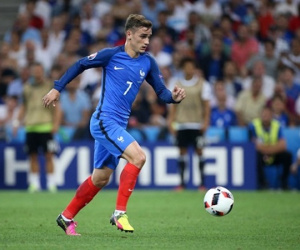 MU chi 100 triệu bảng, để dành áo số 7 cho Griezmann