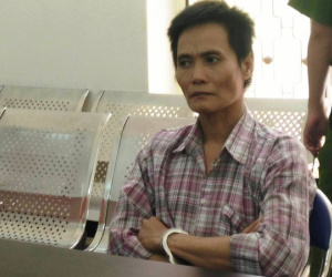 Vợ ngoại tình rồi có con, chồng tức giận mua xăng về khóa cửa đốt cháy 2 mẹ con