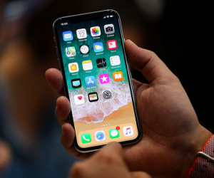 "Apple hút máu, iPhone X chỉ dành cho nhà giàu"