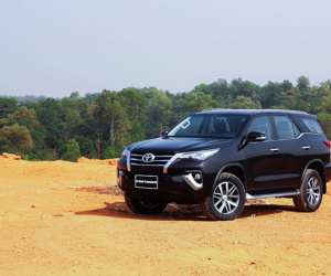 Bất chấp đối thủ giảm giá, Toyota Fortuner lập kỷ lục doanh số