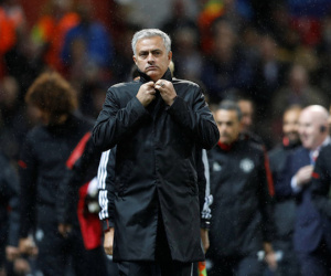 Mourinho mắng cầu thủ đá bóng như chơi PlayStation