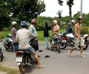 Tông thẳng xe máy vào kẻ trộm chó giữa trưa