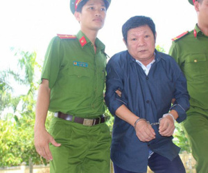 Bà ngoại bé gái bị ông nội, cha ruột hiếp dâm liên tục nhận tin nhắn bị dọa giết