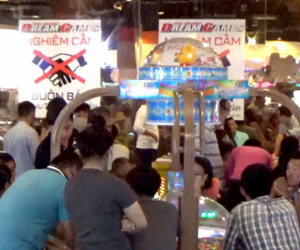 Phá ổ cờ bạc trong trung tâm thương mại Aeon Mall ở Sài Gòn