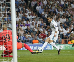 Ronaldo lập cú đúp trong ngày tái xuất, giúp Real thắng đậm