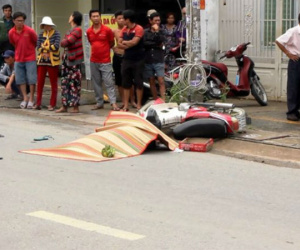 TP. HCM: Cô gái trẻ tử vong thương tâm dưới bánh xe tải