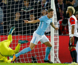 Trung vệ tỏa sáng, Man City đè bẹp Feyenoord
