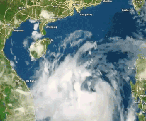 Bão số 10 "yếu" bằng nửa siêu bão Haiyan, vì sao Việt Nam vẫn báo động đỏ?