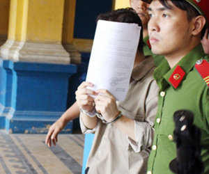 "'Doanh nhân" ngoại quốc mang 56 kg cocain vào Việt Nam