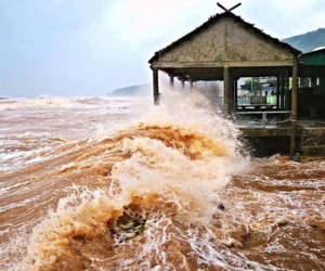 Nam Định: Triều cường dâng cao, nhiều vùng ven biển ngập nặng