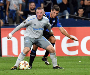 Rooney và Everton thua đậm trong ngày ra quân tại Europa League