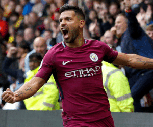 Aguero lập hat-trick, M.C chiếm ngôi đầu bảng